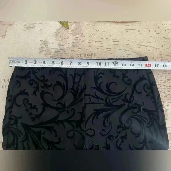 Chicos Ponte Pull On Flocked Pants Velvet Print Slimming Tapered M/L EUC - Picture 9 of 12